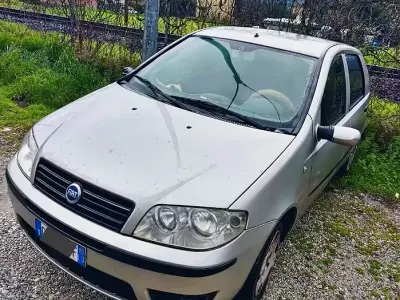Usata Fiat Punto 60 CV (44 kW) 2005 Grigio Utilitaria