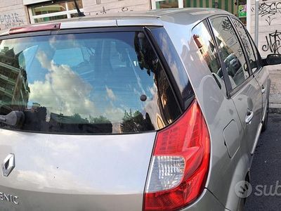 Usata Renault Scénic II Dynamique 106 CV (77 kW) 2006 Grigio Monovolume
