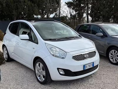 Usata Kia Venga 90 CV (66 kW) 2011 Bianco Utilitaria