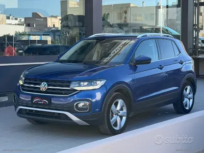 Usado VW T-Cross Advance 110 CV (80 kW) 2022 Azul SUV