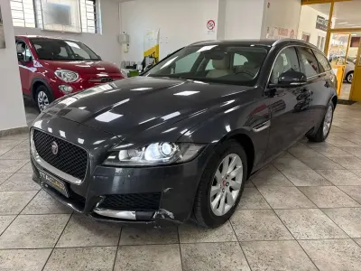 Usata Jaguar XF Sportbrake Prestige 179 CV (131 kW) 2020 Bronzo Station wagon