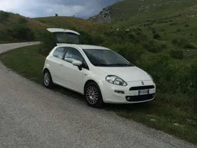 Usata Fiat Punto Pop 84 CV (61 kW) 2013 Bianco Utilitaria