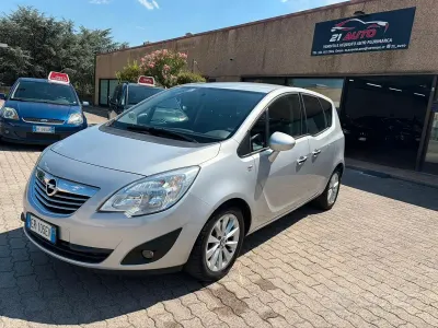 Usata Opel Meriva Cosmo 95 CV (69 kW) 2013 Grigio Monovolume
