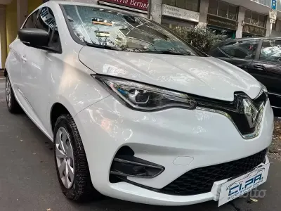 Begagnad Renault Zoe Life 50 kW (69 HK) 2022 Vit Halvkombi