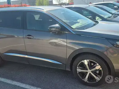 Usata Peugeot 5008 131 CV (96 kW) 2024 Grigio SUV