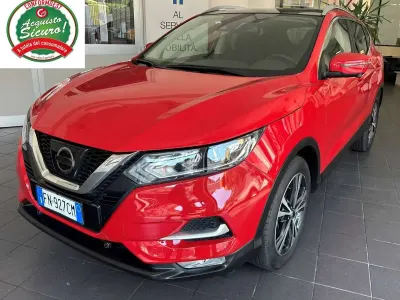 Usata Nissan Qashqai Tekna 116 CV (85 kW) 2018 Alizarin crimson red SUV