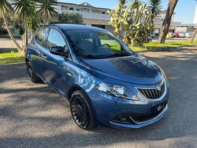 Usata Lancia Ypsilon Silver 69 CV (50 kW) 2022 Blu metallizzato Utilitaria
