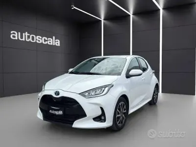 Usata Toyota Yaris Hybrid Trend 92 CV (67 kW) 2022 Bianco Berlina