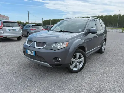 Usata Mitsubishi Outlander Instyle 170 CV (125 kW) 2010 Grigio SUV