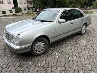 Mercedes E200