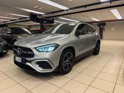 Usata Mercedes GLA200 AMG Line Premium 150 CV (110 kW) 2024 Argento SUV