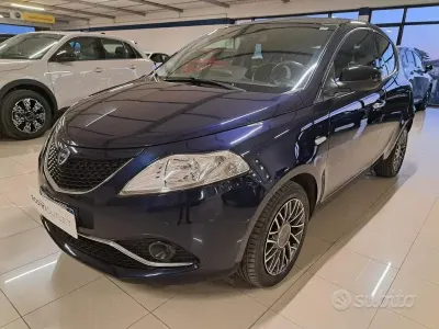 Usata Lancia Ypsilon Gold 69 CV (50 kW) 2016 Bluazzurro Utilitaria