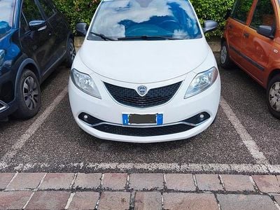 Usata Lancia Ypsilon 80 CV (58 kW) 2016 Bianco Utilitaria