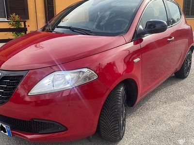 Usata Lancia Ypsilon 69 CV (50 kW) 2015 Rosso Utilitaria