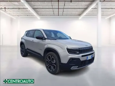 Usata Jeep Avenger Altitude 101 CV (74 kW) 2025 Beige pastello SUV