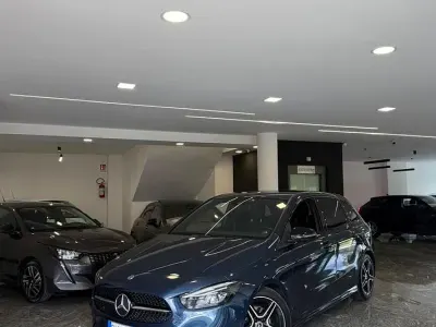 Usata Mercedes B180 Premium 116 CV (85 kW) 2022 Blu Utilitaria