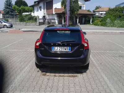 Usata Volvo V60 Momentum 163 CV (119 kW) 2011 Nero Station wagon