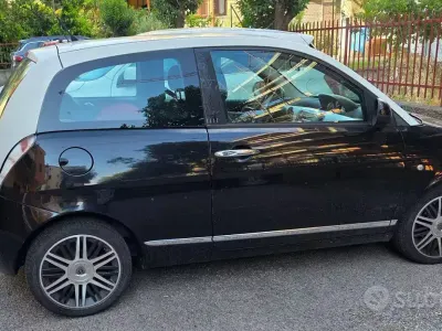 Usata Lancia Ypsilon 75 CV (55 kW) 2010 Nero Utilitaria