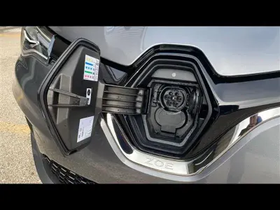 Usata Renault Zoe Evolution 100 kW (136 CV) 2023 Grigio scuro Utilitaria