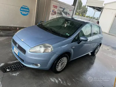 Usata Fiat Grande Punto 75 CV (55 kW) 2007 Bluazzurro Utilitaria