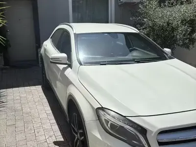 Usata Mercedes GLA200 136 CV (100 kW) 2015 Bianco SUV