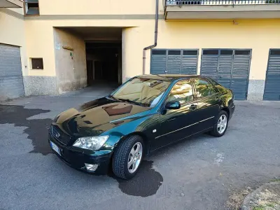 Usata Lexus IS200 155 CV (114 kW) 2003 Verde Berlina