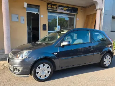 Usata Ford Fiesta S 75 CV (55 kW) 2008 Grigio Utilitaria