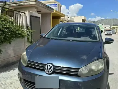 Usata VW Golf VI 140 CV (102 kW) 2010 Blu Utilitaria