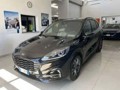 Usata Ford Kuga ST-Line 120 CV (88 kW) 2024 Agate black SUV
