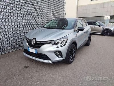 Usata Renault Captur Techno 143 CV (105 kW) 2023 Grigio SUV