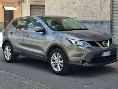 Usata Nissan Qashqai Tekna 110 CV (80 kW) 2015 Grigio SUV