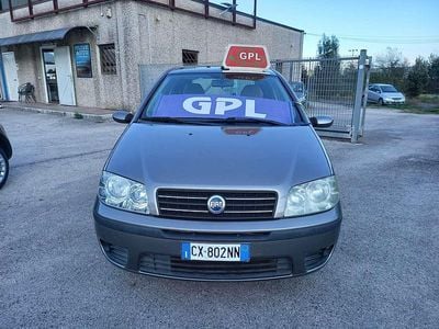 Usata Fiat Punto Dynamic 60 CV (44 kW) 2005 Beige Utilitaria