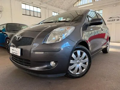 Usata Toyota Yaris Sol 87 CV (63 kW) 2008 Grigio Utilitaria