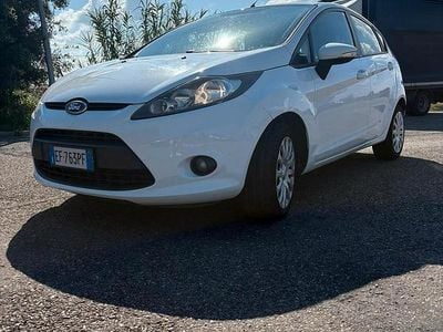 Usata Ford Fiesta 75 CV (55 kW) 2011 Bianco Berlina