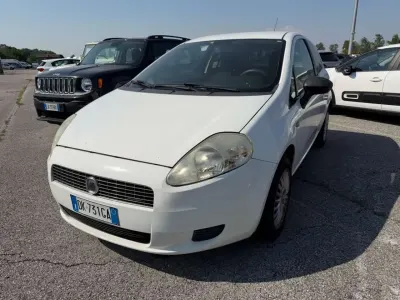 Usata Fiat Grande Punto Active 75 CV (55 kW) 2008 Bianco Utilitaria