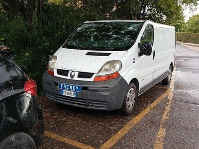 Usado Renault Traffic 100 CV (73 kW) 2005 Blanco Berlina