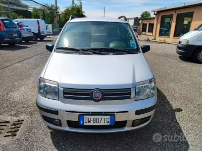 Usado Fiat Panda Dynamic 60 CV (44 kW) 2009 Gris Utilitario