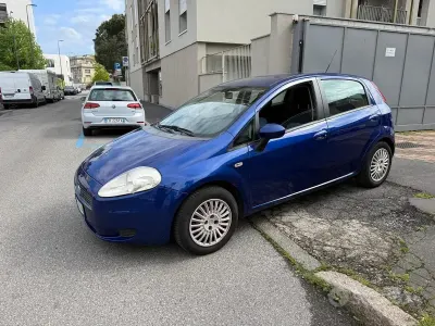 Usata Fiat Grande Punto Dynamic 65 CV (47 kW) 2006 Blu/azzurro Utilitaria
