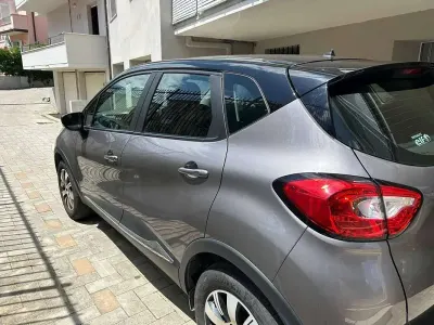 Usata Renault Captur Iconic 90 CV (66 kW) 2017 Bronzo SUV