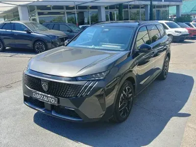 Usata Peugeot 5008 GT 136 CV (100 kW) 2025 Grigio titanium t. nero metallizzato SUV