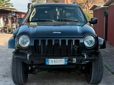 Usata Jeep Cherokee 211 CV (155 kW) 2002 Nero SUV