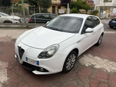 Usata Alfa Romeo Giulietta Tech Edition 120 CV (88 kW) 2019 Bianco Utilitaria