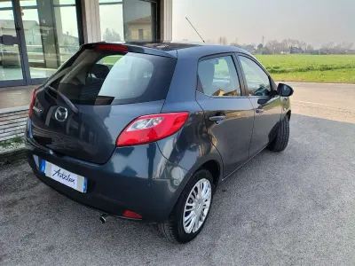 Begagnad Mazda 2 90th Anniversary 75 HK (55 kW) 2008 Grå Halvkombi