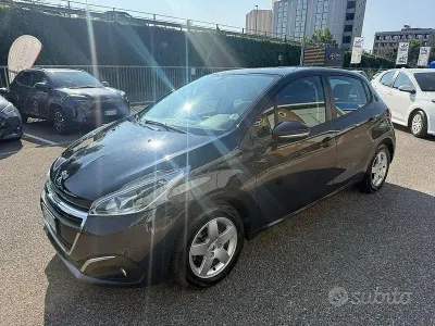 Usata Peugeot 208 Active 83 CV (61 kW) 2019 Grigio Utilitaria