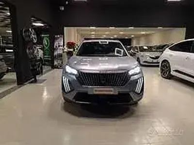 Usata Peugeot 2008 Allure 102 CV (75 kW) 2024 Grigio SUV