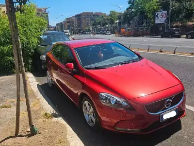 Usata Volvo V40 120 CV (88 kW) 2018 Rosso Berlina