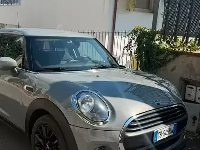 Usata Mini ONE 102 CV (75 kW) 2020 Grigio Utilitaria