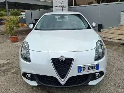 Begagnad Alfa Romeo Giulietta Super 120 HK (88 kW) 2017 Vit Halvkombi