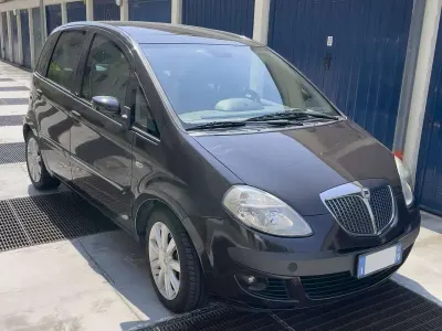 Usata Lancia Musa 101 CV (74 kW) 2004 Marrone Monovolume