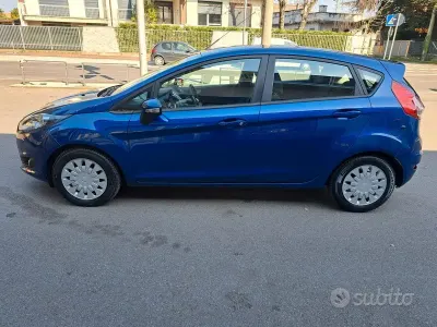 Usata Ford Fiesta Titanium 95 CV (69 kW) 2015 Blu Utilitaria